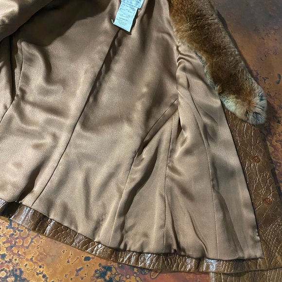 Armani Jacket 🧥 100 % Leather and Real Fur 💕🌸😍! - Picture 13 of 13